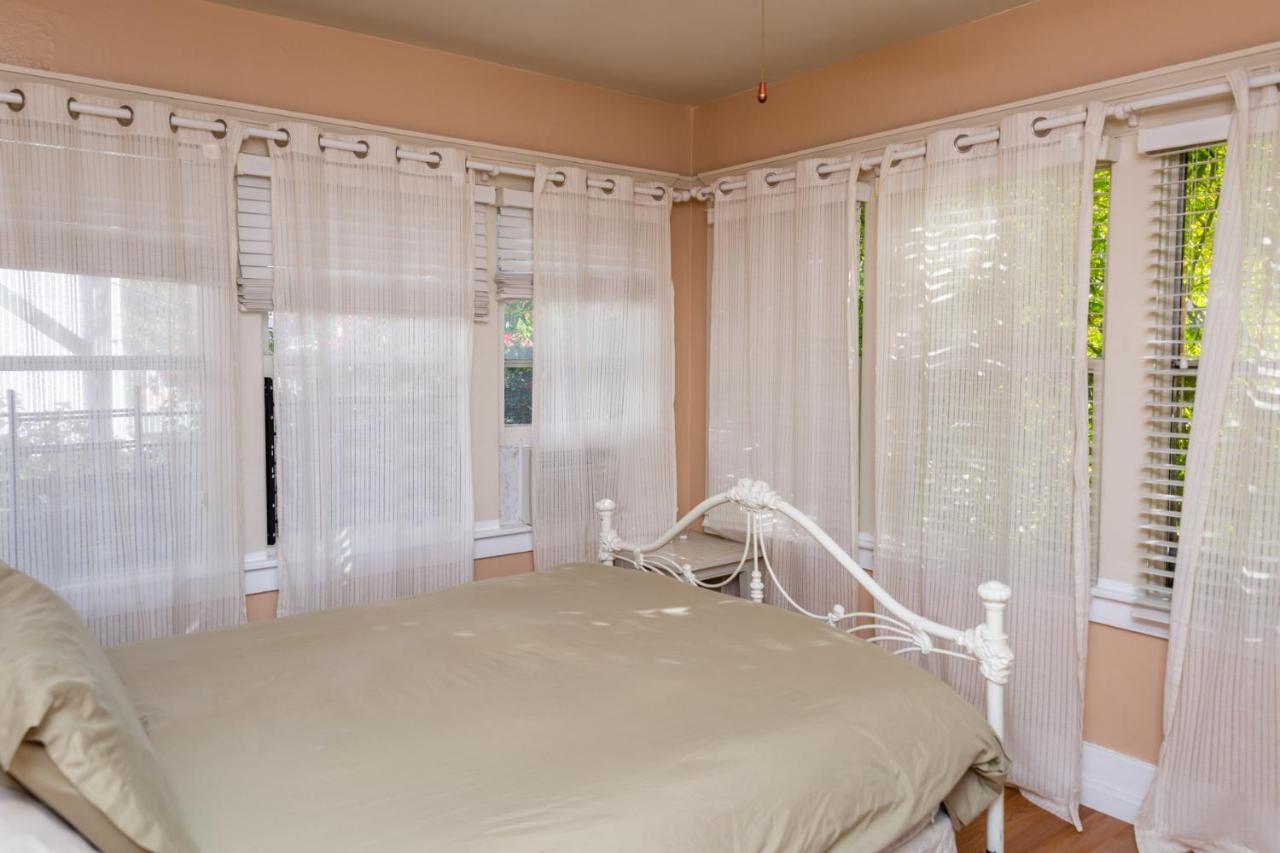 Apartment Hollywood Hills Suites Los Angeles