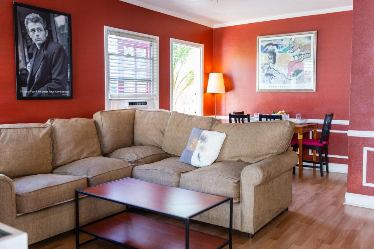 Hollywood Hills Suites Apartment