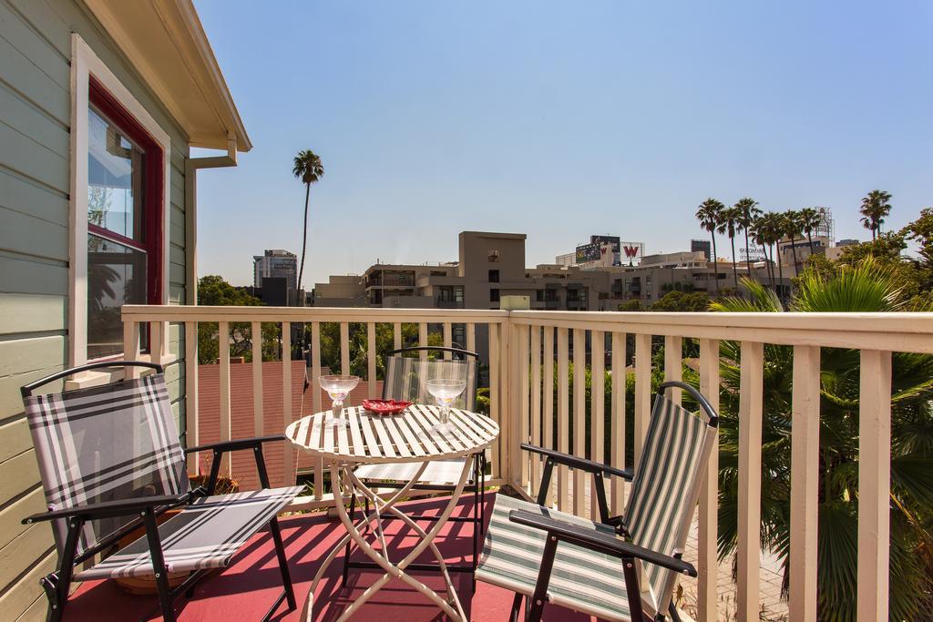 Hollywood Hills Suites Apartment *